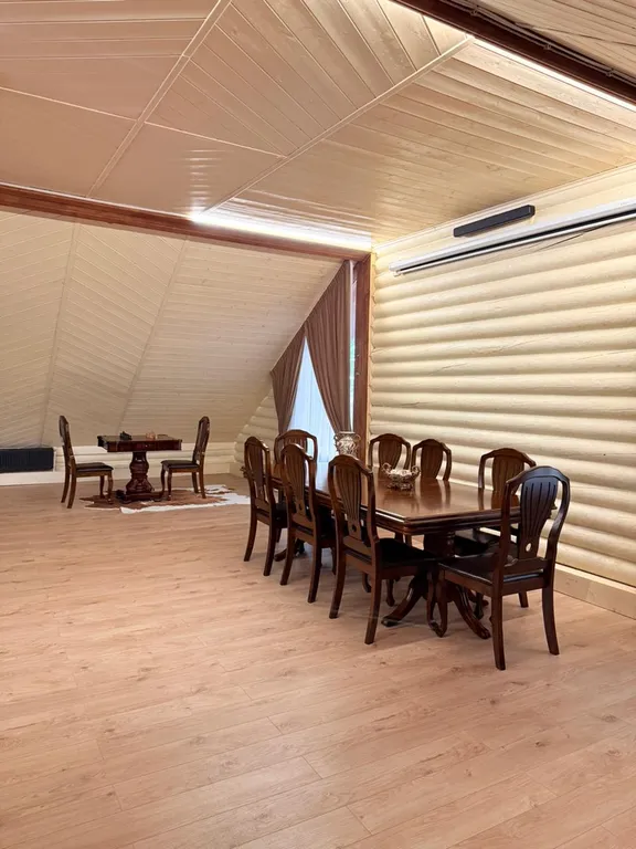 Vip дом с четырьмя спальнями и кухней