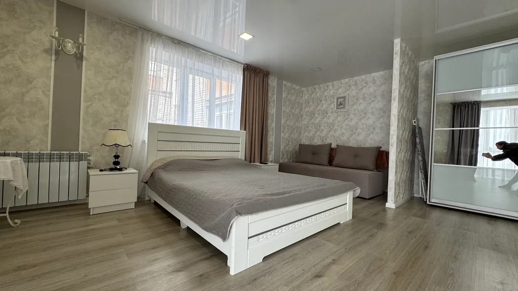 Большая шикарная квартира-студия в центре возле моря