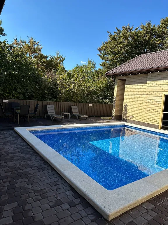 Дом в лесу с теплым бассейном и баней