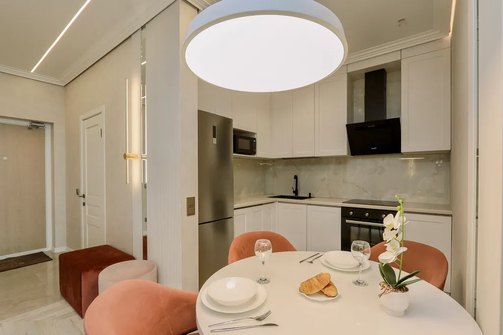 Апартаменты с видом на пруд и историческую часть города