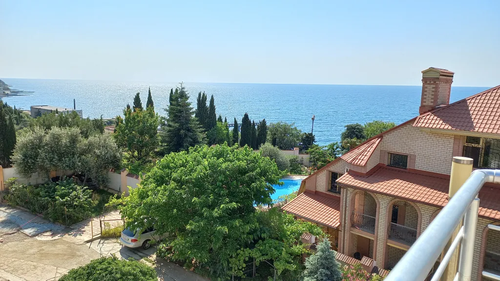 Трёхкомнатная квартира с панорамным видом на море и горы