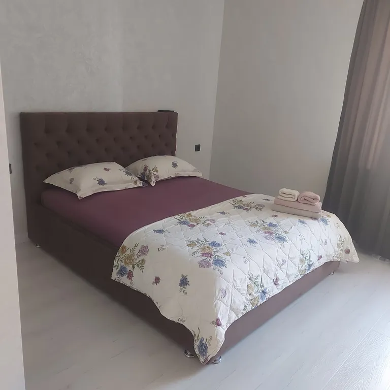 Уютная квартира в новом районе города с видом на горы