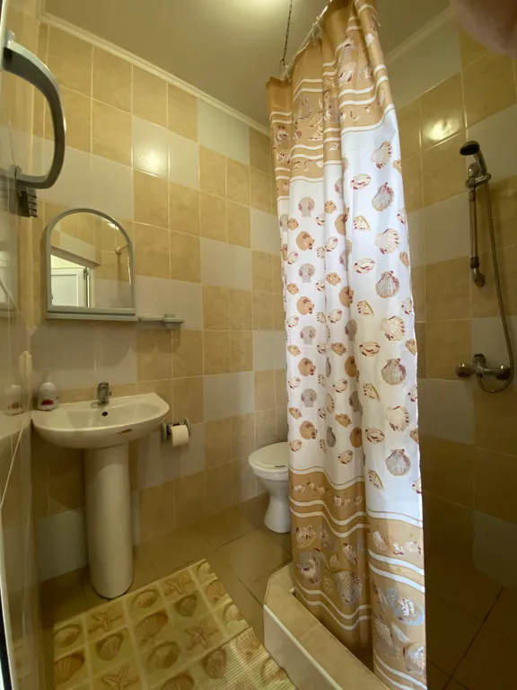 Комната с отдельным входом для 3-х человек