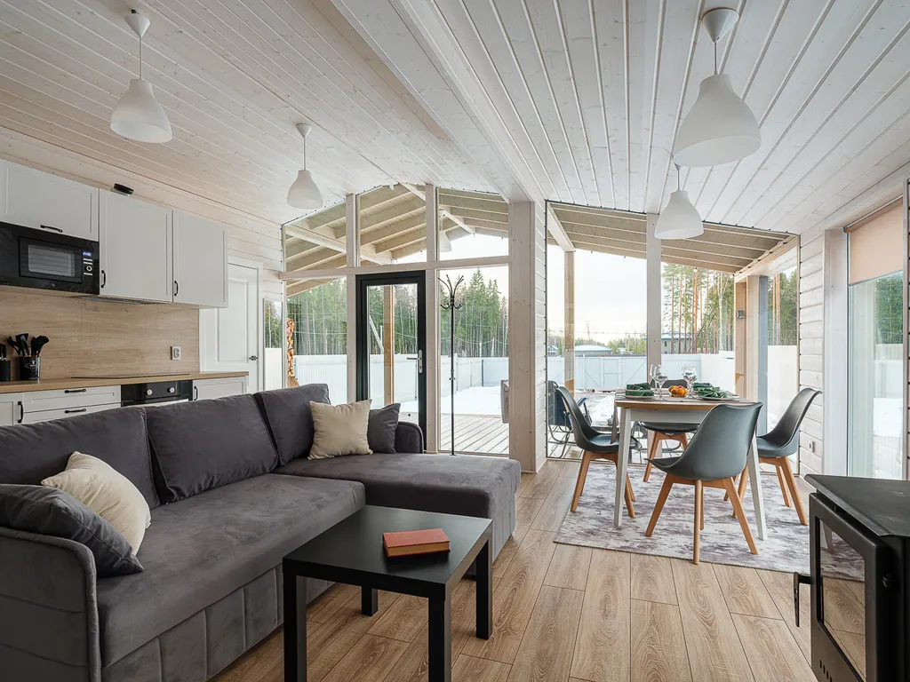 Уютный семейный дом с камином