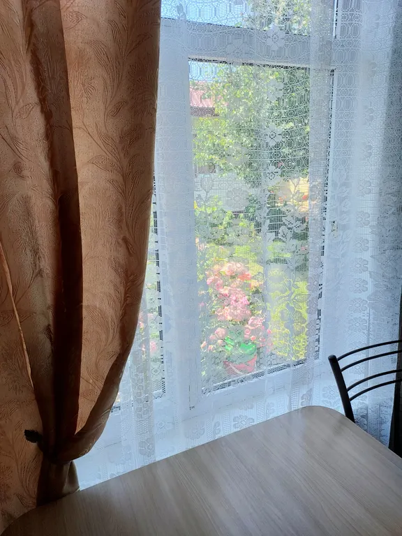 Уютный дом с видом на сад