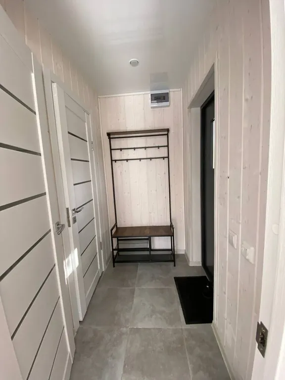 Таунхаус в сосновом лесу на берегу озера