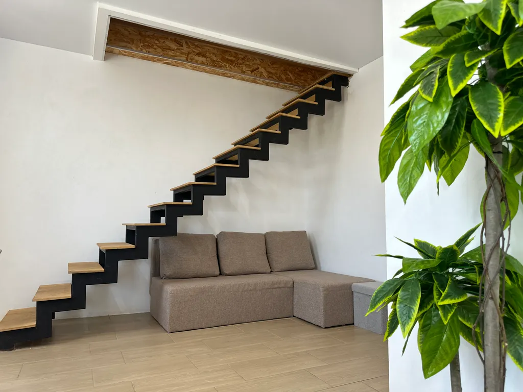 Двухэтажные апартаменты с балконом Столица 2313