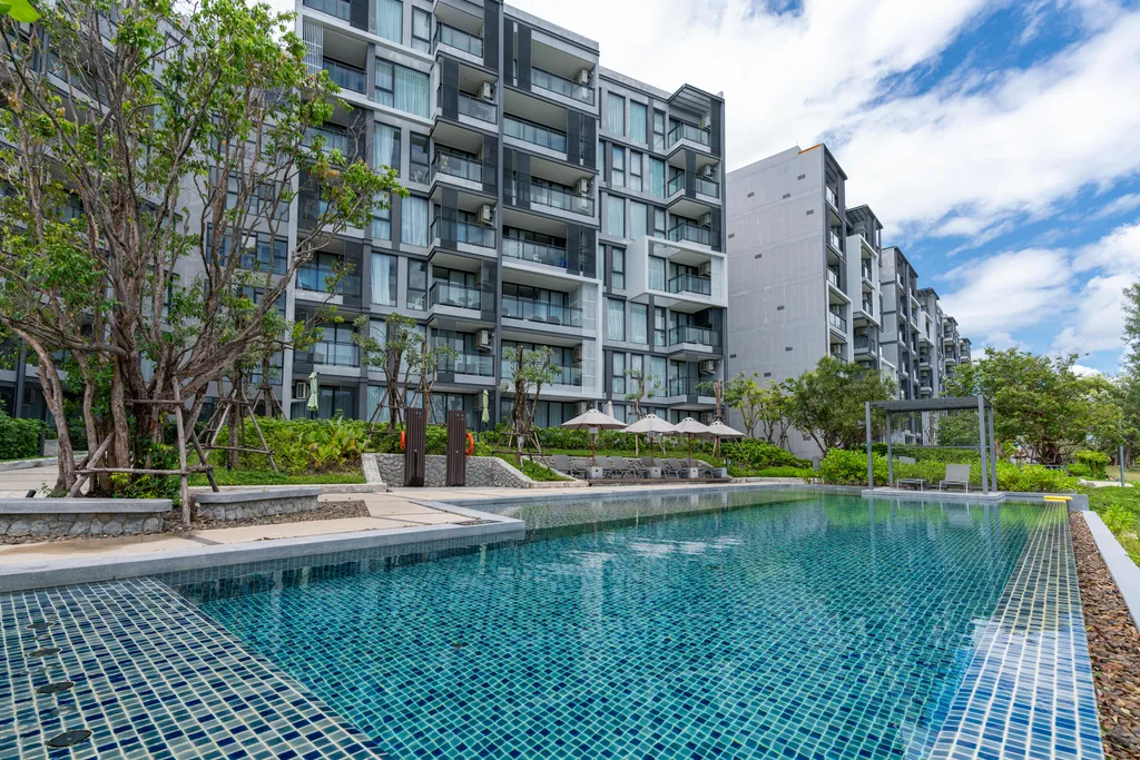 Две спальни с видом на озеро и море