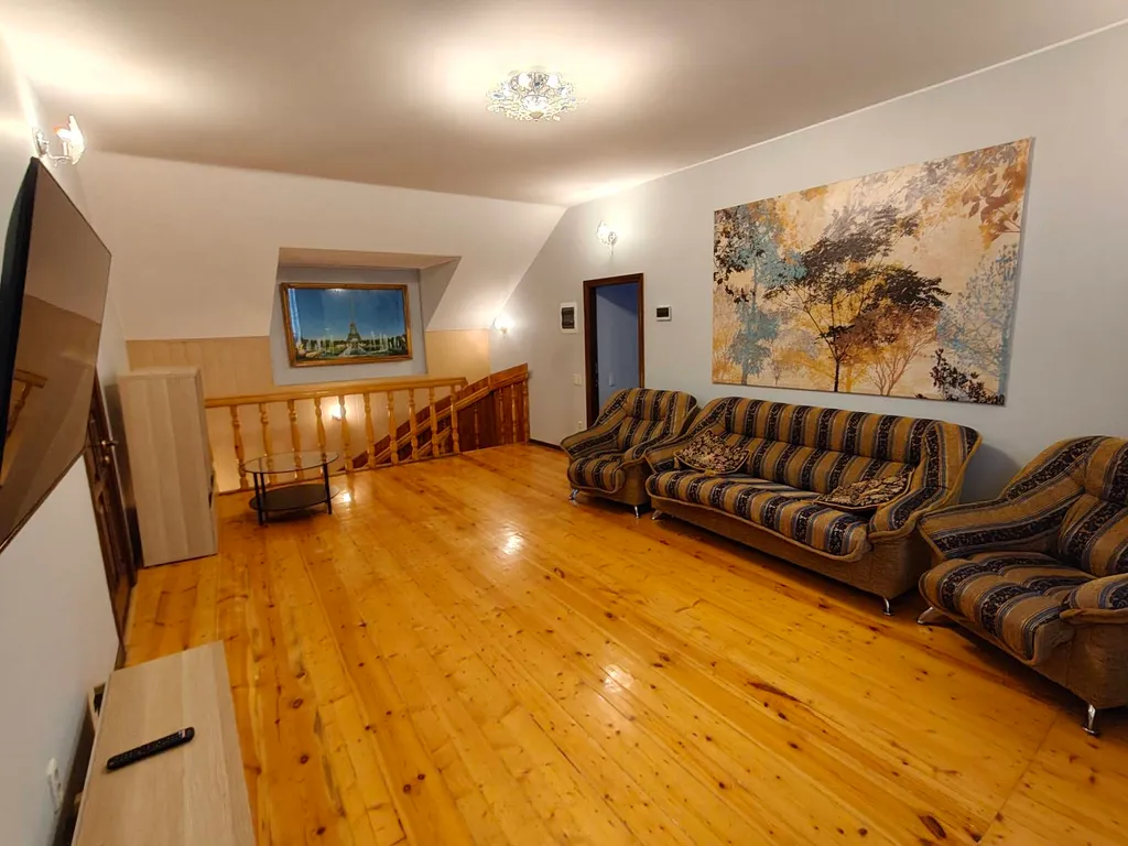 Частный дом с беседкой