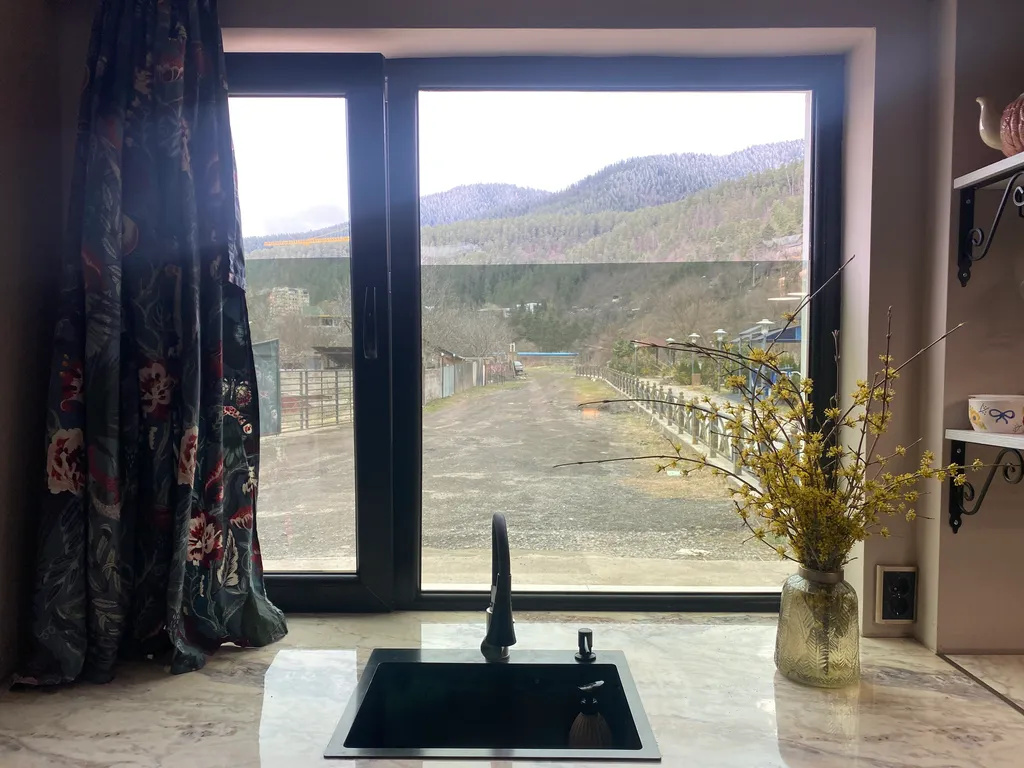 Студия у парка на 1 этаже с отдельным входом со стороны улицы