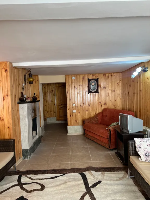 Первый этаж частного дома в центре