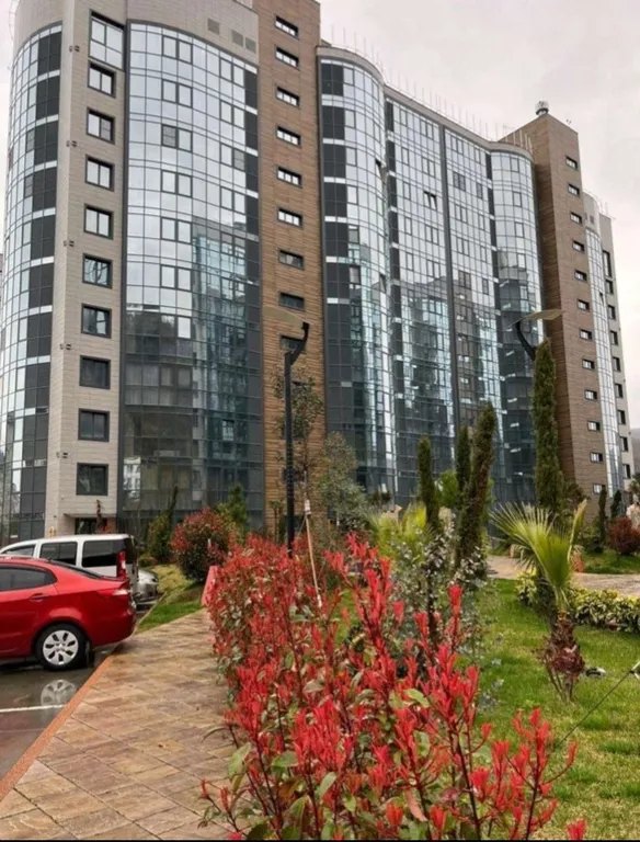 Студия с изумительным видом из окна на реку и горы