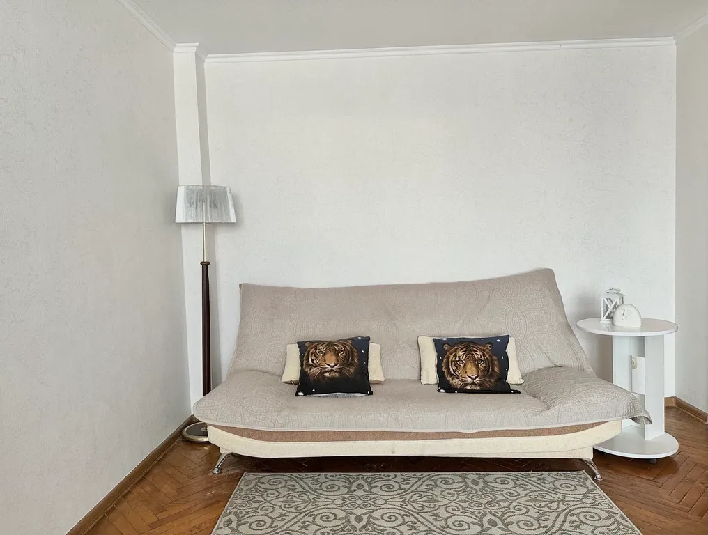 У Ледового дворца