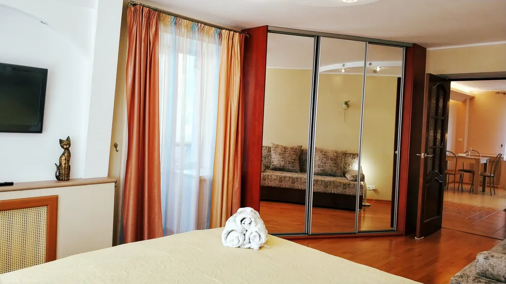 Большая и чистая квартира с евроремонтом