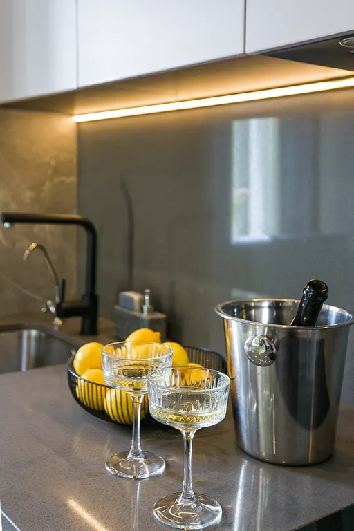 Лимонный апартамент с видом на лес