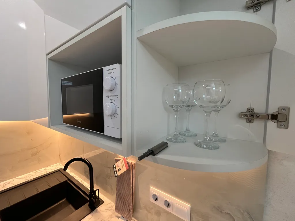 Квартира с панорамным видом на город и озеро на 20-ом этаже