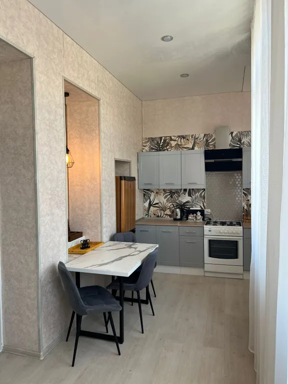 Атмосферная квартира в дореволюционном доме в центре