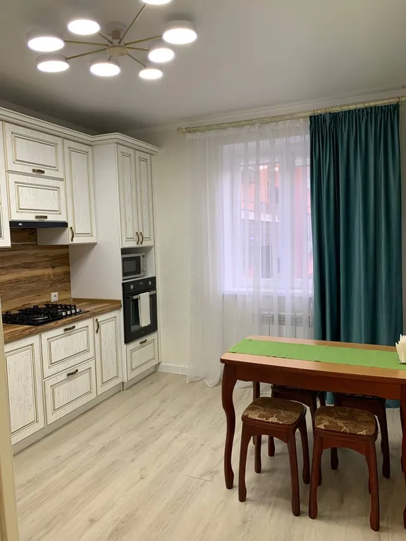 Отличная двухкомнатная квартира в центре — аренда посуточно в Разумное