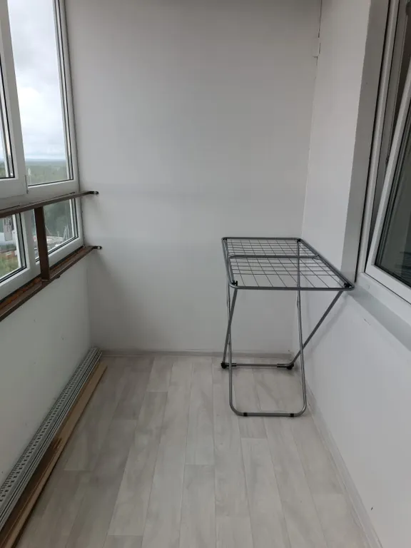 Уютная, чистая студия с красивым видом из окна