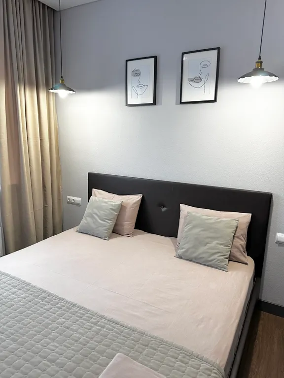 Двухкомнатная квартира в центре города, Российская, Набережная, Арбат