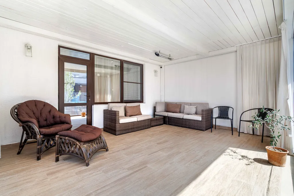 Дом с джакузи под открытым небом