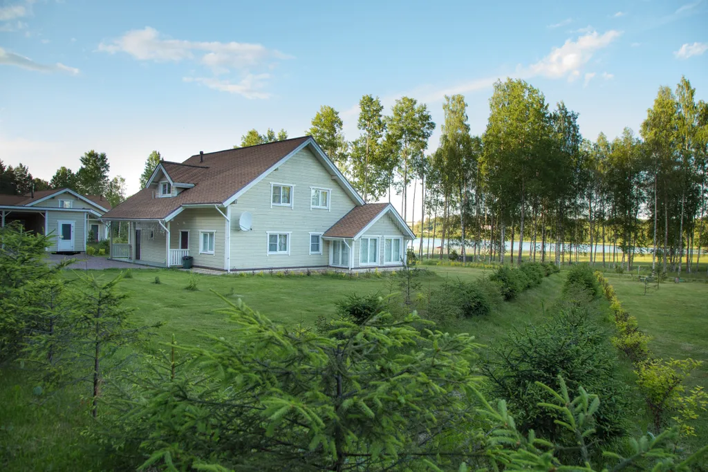 Коттедж Коттедж на берегу озера, с 5 спальнями, сауной  камином — Межозерное