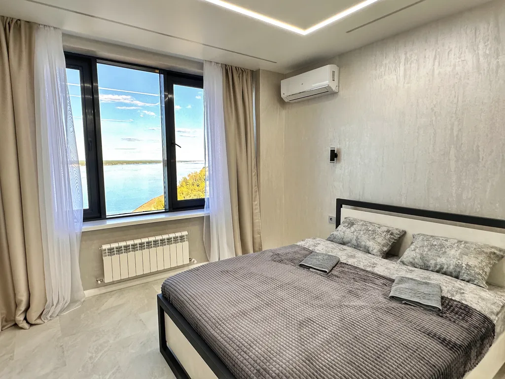 Студия на набережной с видом на Волгу