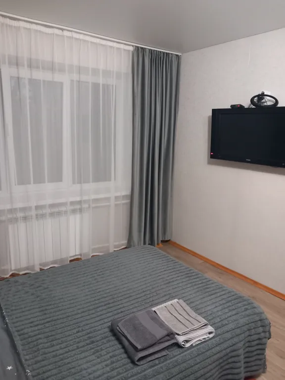 Уютный зелёный двор, окна на 2 стороны