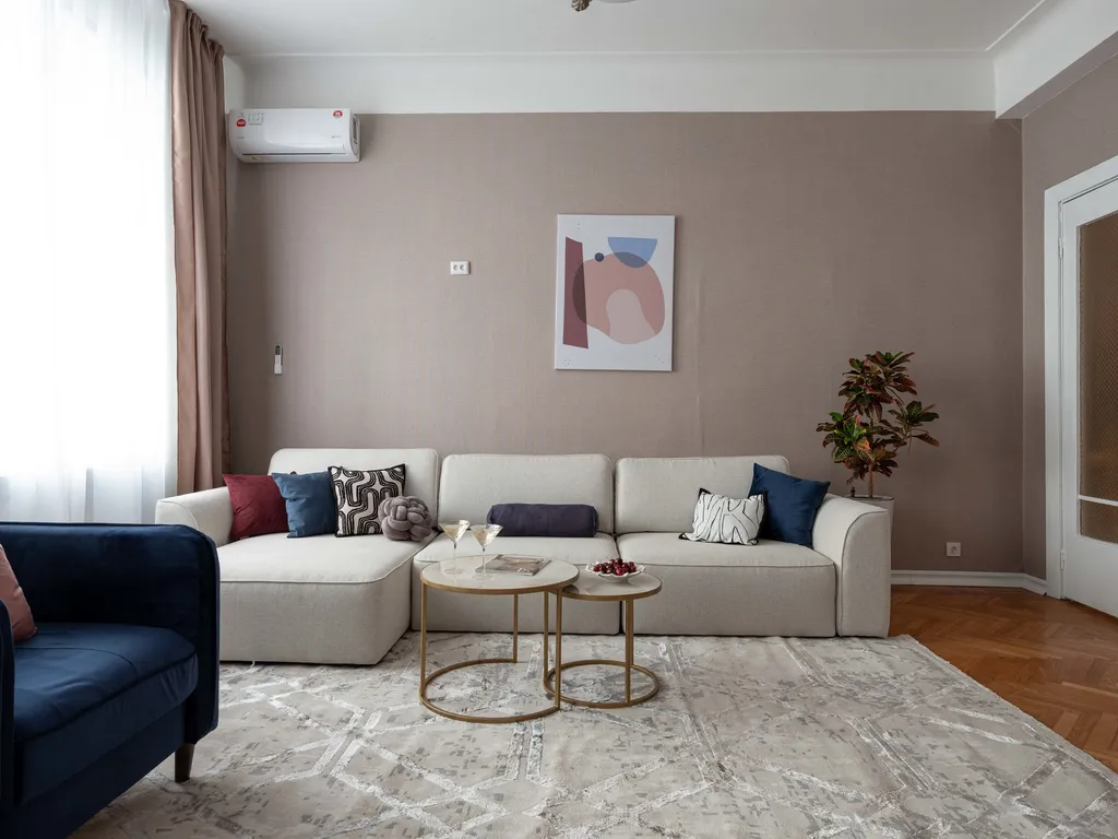 Просторная квартира с тремя спальными и балконом с видом