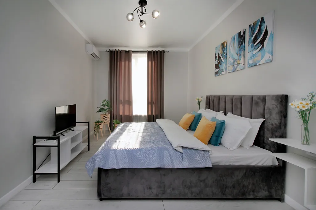 Comfort Gray у метро в центре города