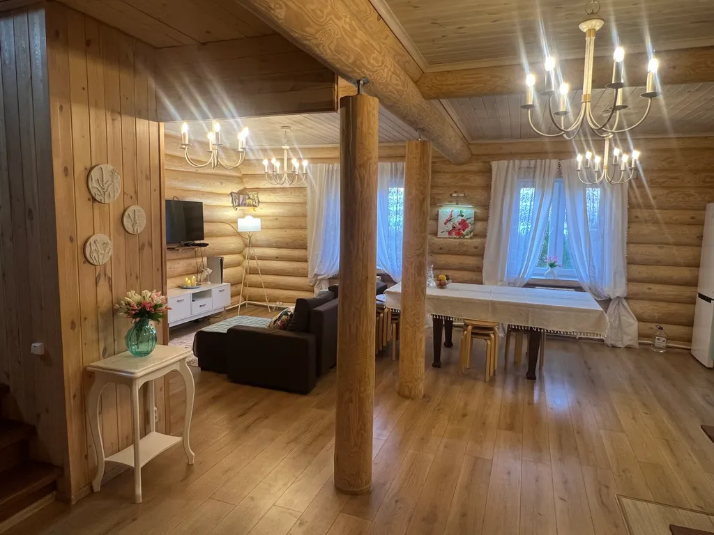 Двухэтажный дом с видом на Галичское озеро