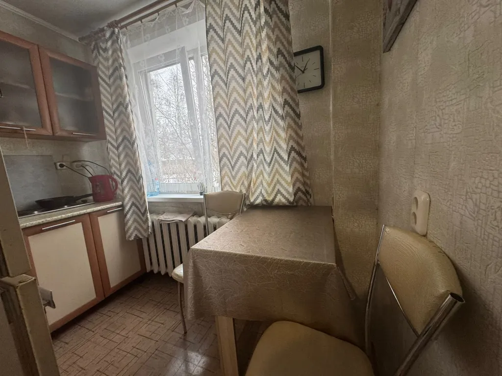 Не дорогая, без изысков, в центре