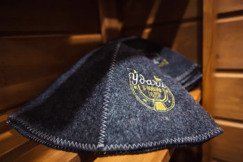 Коттедж в стиле итальянского деревенского дома с видом на озеро