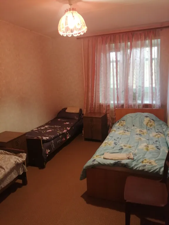 Просторная двушка на первом этаже