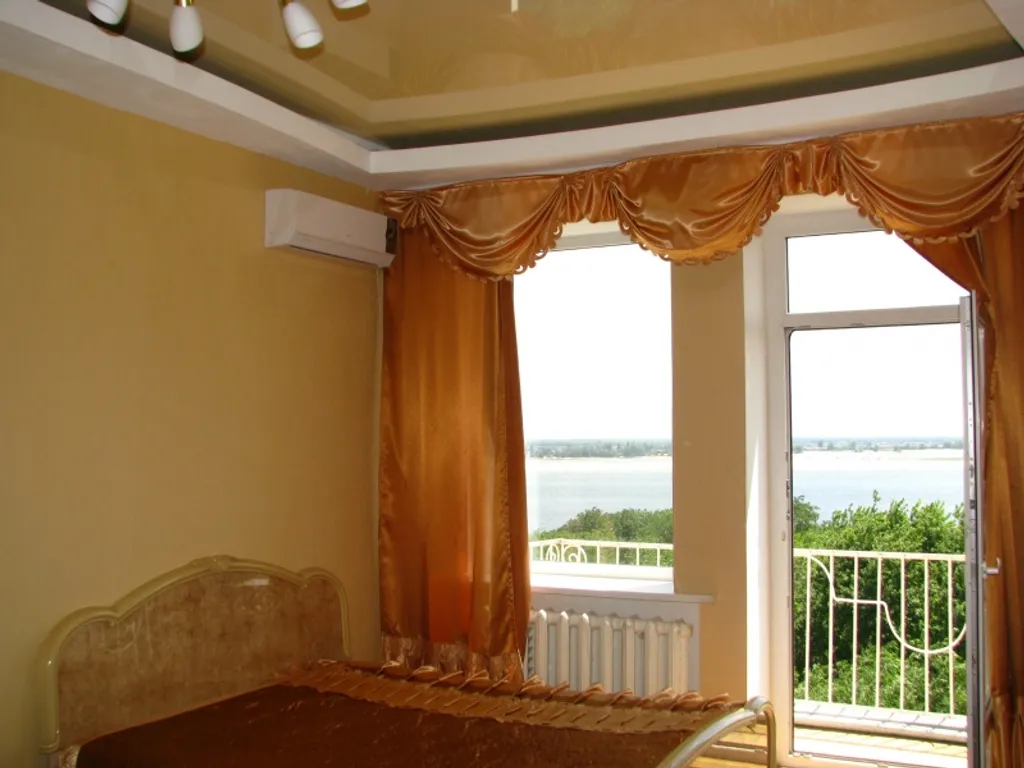 Квартира Видовая квартира с балконом над Волгой, центральной набережной и парком — Волгоград