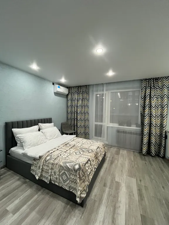 Новая квартира-студия около ТРК Алмаз