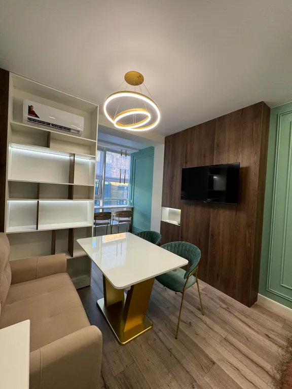 Дизайнерская квартира с бассейном на 13 этаже