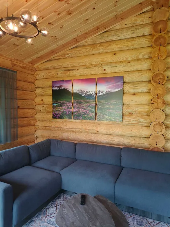 Дом на берегу большого озера