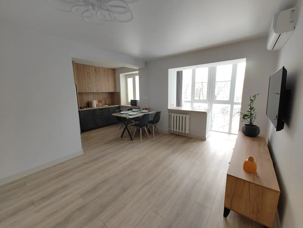 Свeтлая совремeнная квартирa в центpе гоpoдa