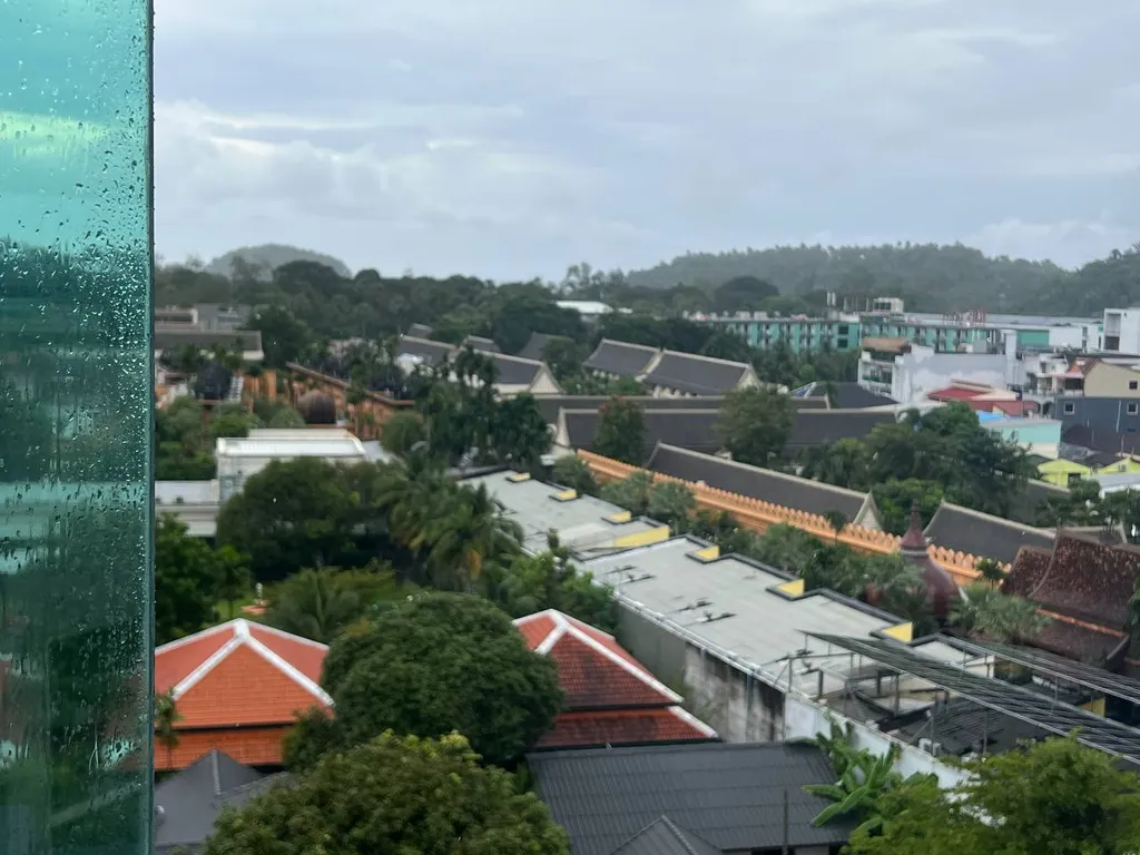 Студия после ремонта с удивительным видом с 8 этажа в центре Каты