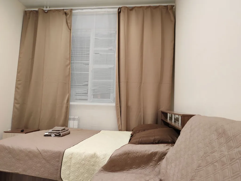 Светлая квартира с большими окнами и высокими потолками