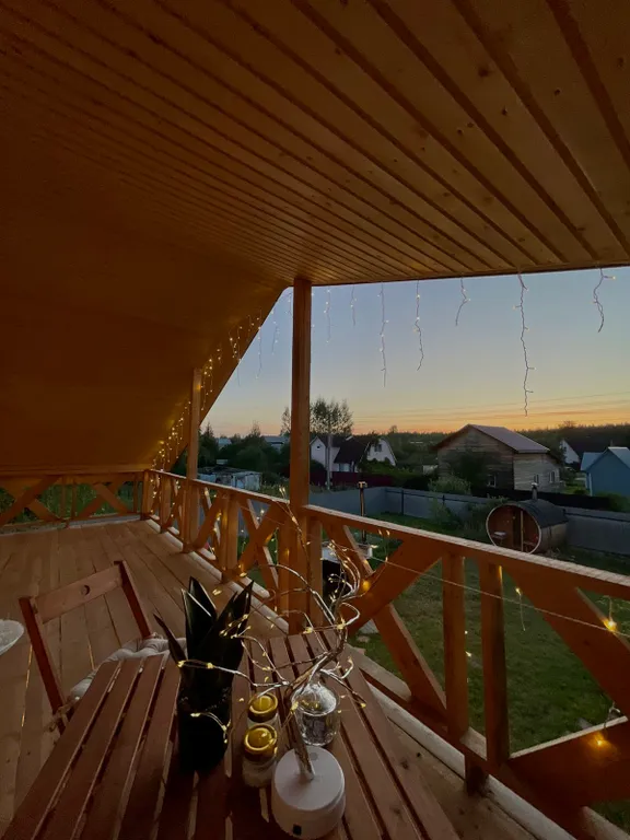 Дом рядом с лесом и прудом