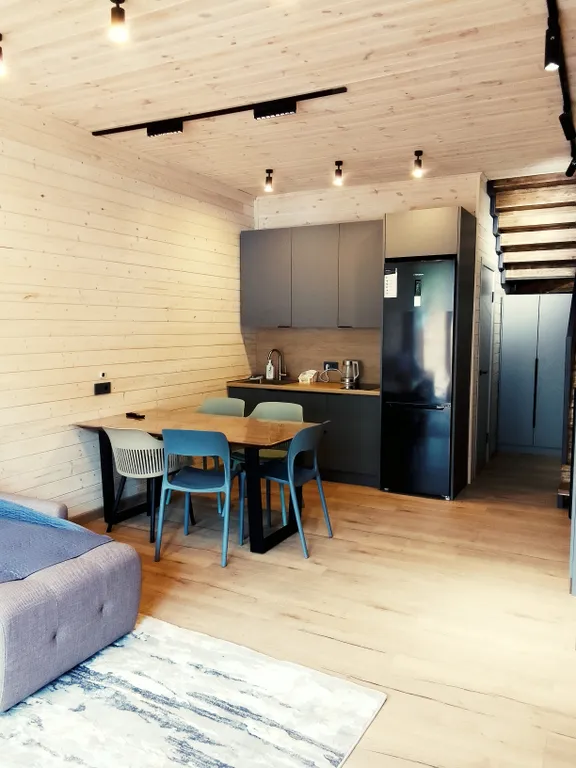 Двухэтажный домик с красивым видом на горы