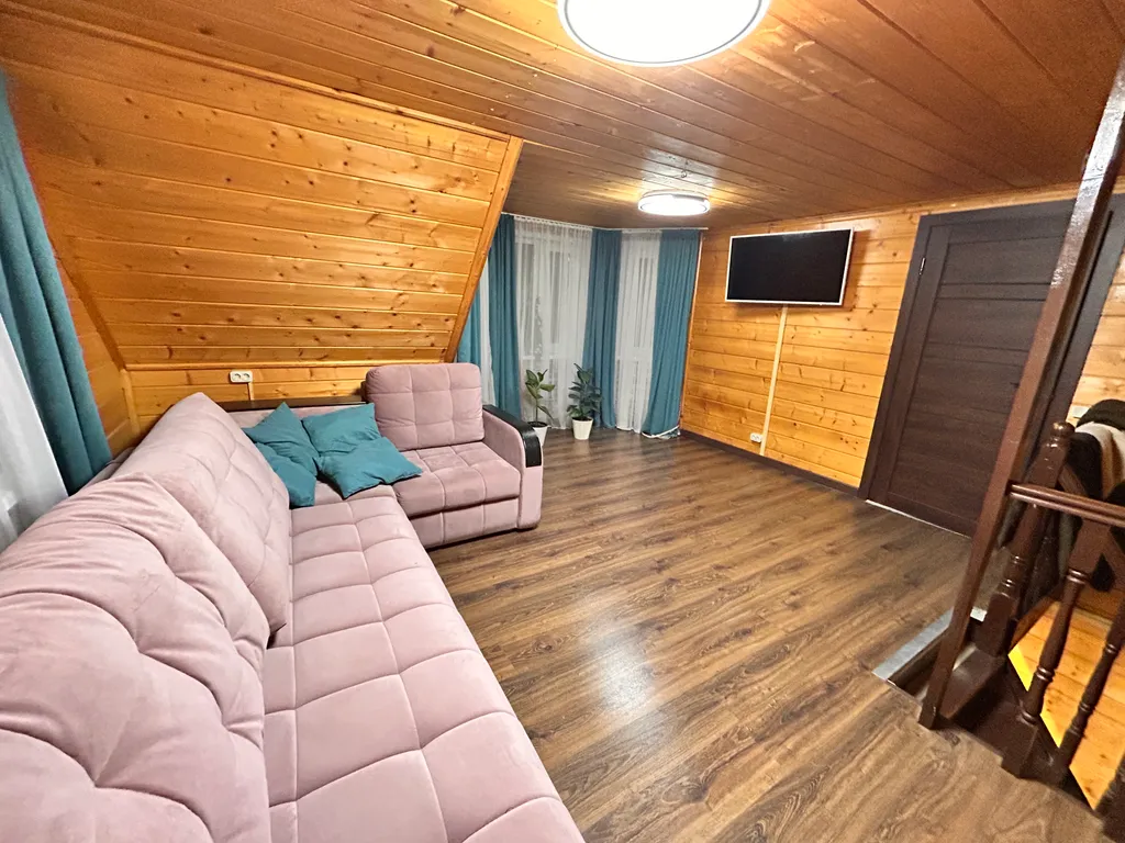 Загородный дом с беседкой