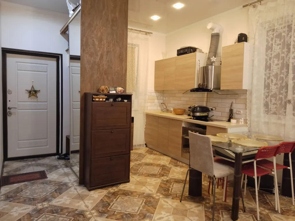 Дом с бассейном и террасой в коттеджном поселке