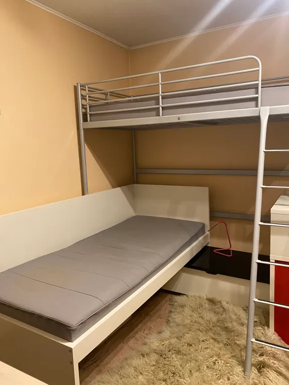 Уютный дом на берегу озера