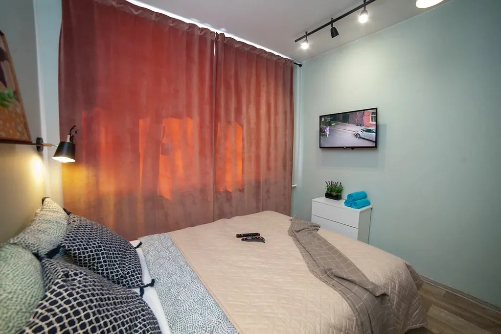 Стильная студия возле метро для двоих гостей