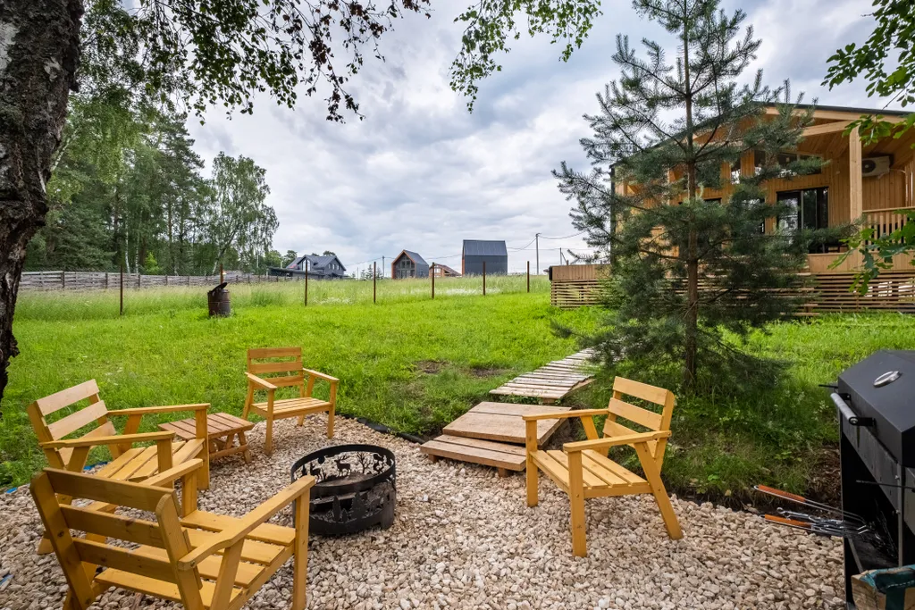 Атмосферный дом с баней в лесу