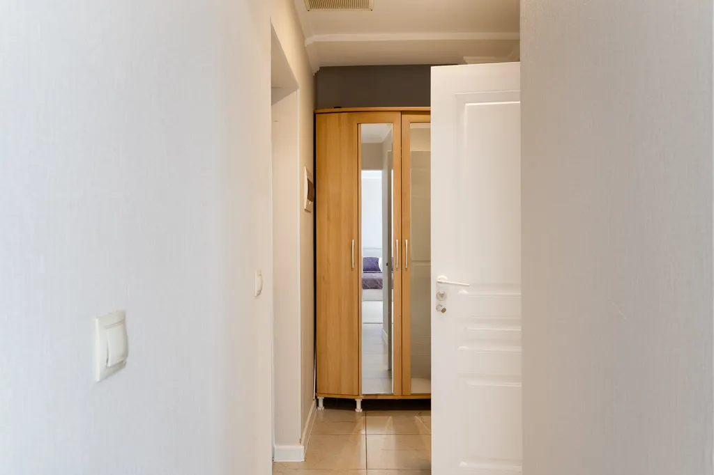 Евро девушка в Красном ките