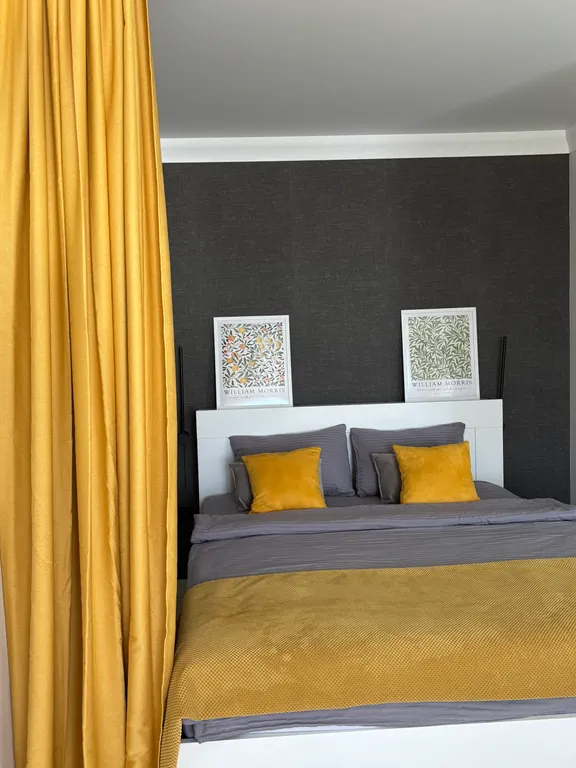 Светлая студия на берегу Волги в центре города